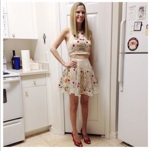 NWT bebe Two Piece Embroidered Dress 0